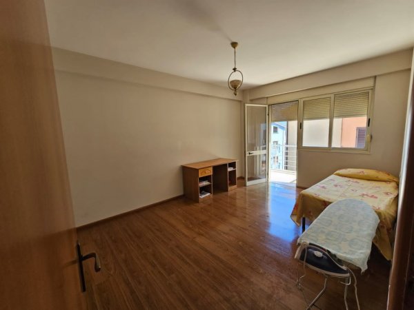 Tirane, jepet me qera 2+1 Kati 4, 104 m² 500 € (LIQENI I THATE)