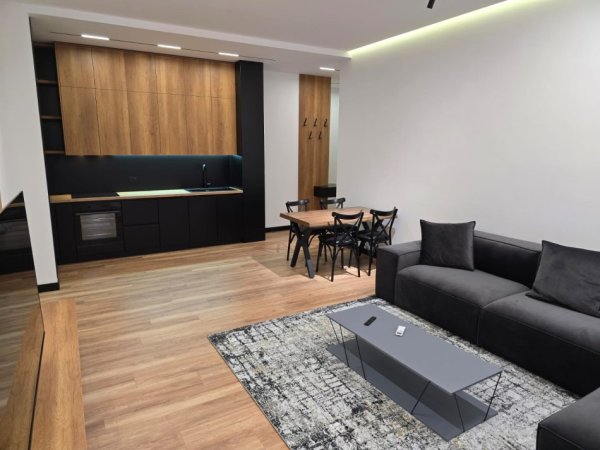 Tirane, jepet me qera 1+1+Ballkon Kati 3, 82 m² 1.000 € (Rruga e kavajes)