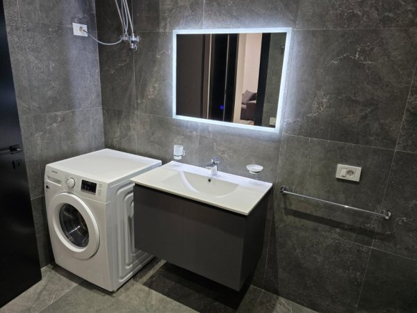Tirane, jepet me qera 1+1+Ballkon Kati 3, 82 m² 1.000 € (Rruga e kavajes)