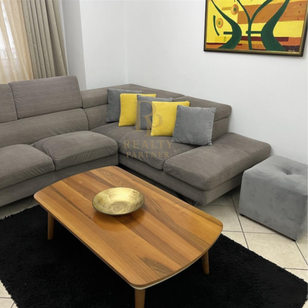 Tirane, jepet me qera 2+1+Ballkon Kati 4, 650 € (Komuna e Parisit)