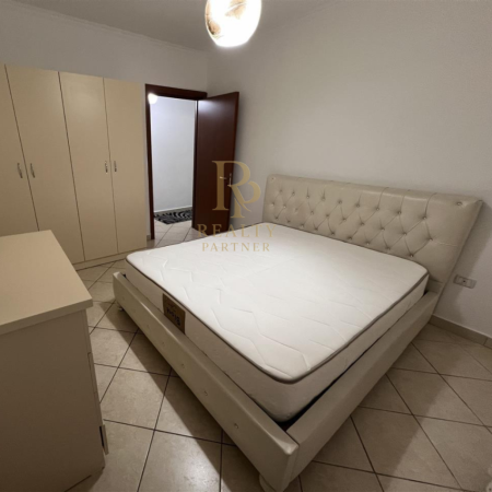 Tirane, jepet me qera 2+1+Ballkon Kati 4, 650 € (Komuna e Parisit)