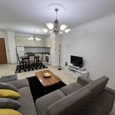 Tirane, jepet me qera 2+1+Ballkon Kati 4, 650 € (Komuna e Parisit)