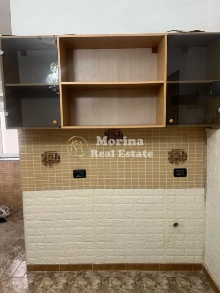 Tirane, jepet me qera apartament 1+1 Kati 1, 450 m² 450 € (Rruga Fortuzi)