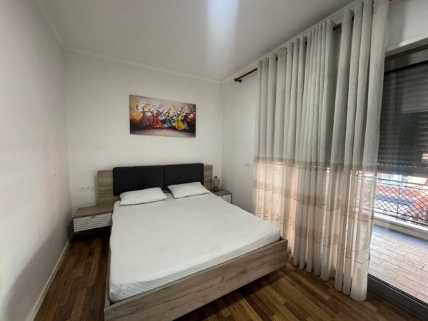 Tirane, jepet me qera apartament 2+1+Aneks+Ballkon Kati 3, 83 m² 900 € (Kompleksi Delijorgji)