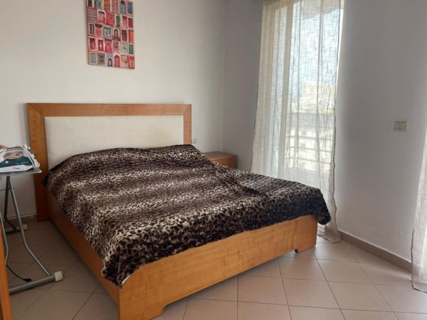 Tirane, jap me qera apartament 1+1+Ballkon Kati 4, 60 m² 550 € (Rruga e Bogdaneve)