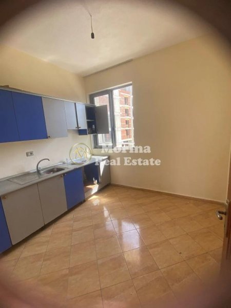Tirane, jepet me qera shtepi 2+1 Kati 3, 80 m² 300 € (Babrru)