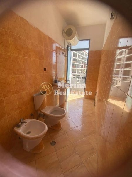 Tirane, jepet me qera shtepi 2+1 Kati 3, 80 m² 300 € (Babrru)