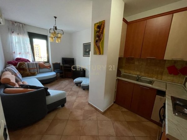 Tirane, jepet me qera apartament 1+1+Ballkon Kati 6, 46 m² 500 € (Rruga e Bogdaneve)