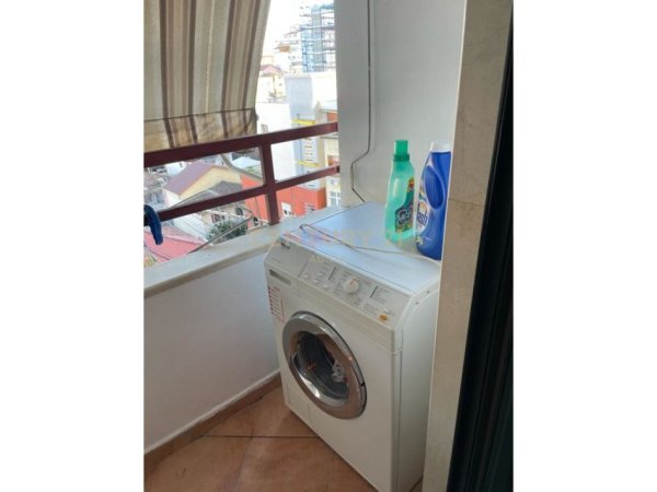 Tirane, jepet me qera apartament 1+1+Ballkon Kati 6, 46 m² 500 € (Rruga e Bogdaneve)