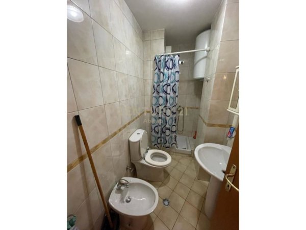Tirane, jepet me qera apartament 1+1+Ballkon Kati 6, 46 m² 500 € (Rruga e Bogdaneve)