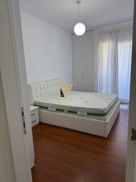 Tirane, jepet me qera apartament 2+1+Ballkon Kati 9, 80 m² 600 € (RRUGA ”NDRE MJEDA”)