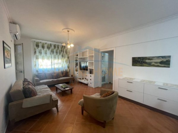Shitet, Apartament 3+1+2, Unaza e Re, Tiranë.