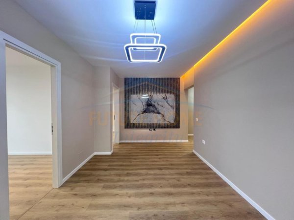 Shitet, Apartament 2+1, Pazari i Ri, Tiranë.