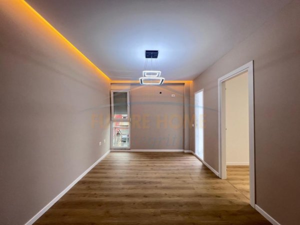 Shitet, Apartament 2+1, Pazari i Ri, Tiranë.