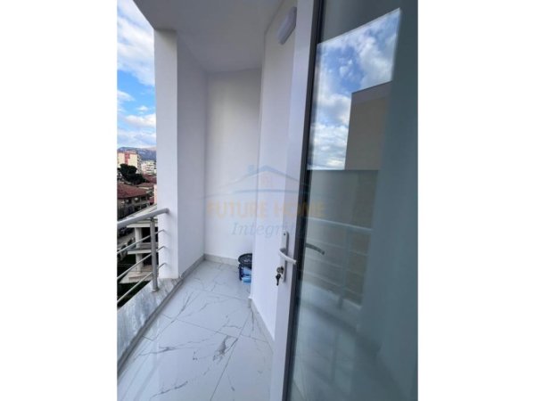 Shitet, Apartament 2+1, Pazari i Ri, Tiranë.