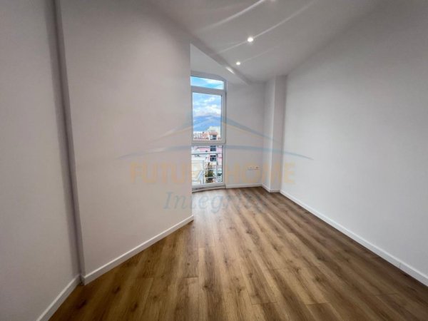 Shitet, Apartament 2+1, Pazari i Ri, Tiranë.