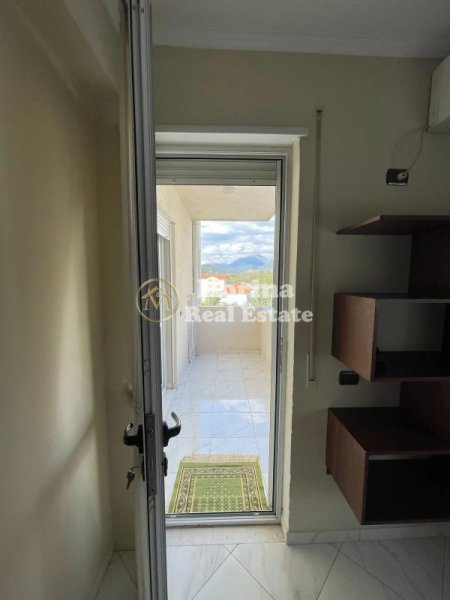Tirane, jepet me qera apartament 2+1 Kati 3, 95 m² 450 € (Fresk)