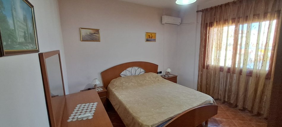 Tirane, jap me qera apartament 2+1+Ballkon Kati 2, 90 m² 650 € (RRUGA EKAVAJES)