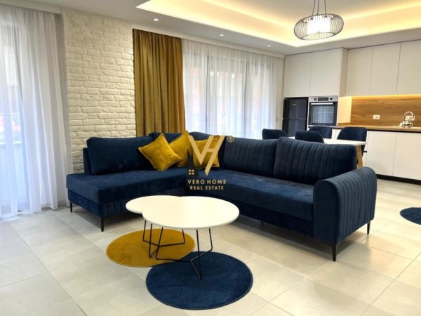 Tirane, jepet me qera apartament 2+1+Ballkon Kati 2, 110 m² 800 € (kodra e diellit)