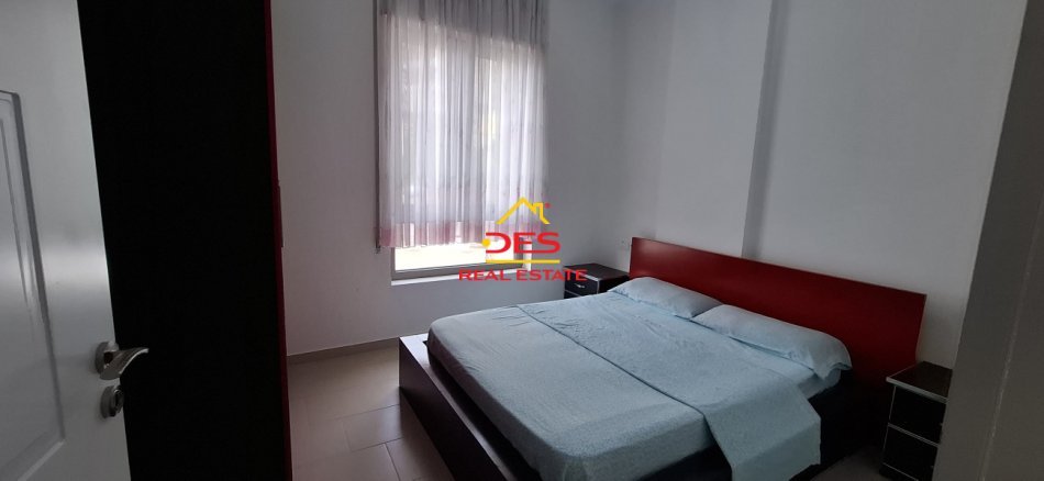 Vlore, jepet me qera apartament 2+1+Ballkon Kati 2, 100 m² 400 € (Rruga Aleksandër Moisiu)