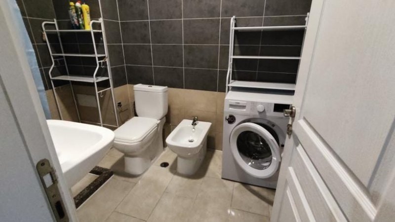 Tirane, jepet me qera apartament 2+1 Kati 7, 80 m² 500 € (Spitali Amerikan 3)