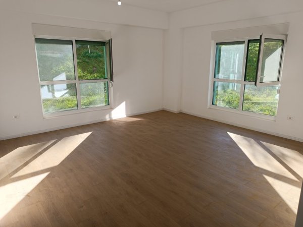 Tirane, jepet me qera Kati 0, 47 m² 300 € (ali demi)