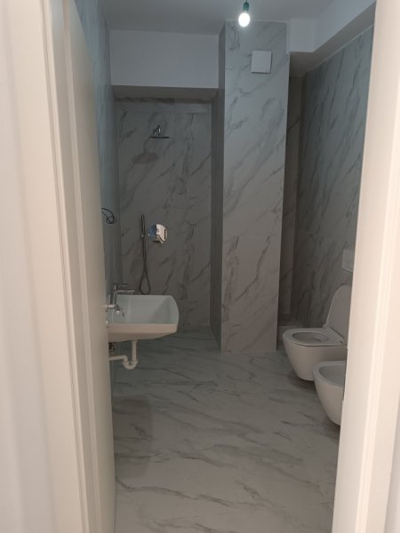 Tirane, jepet me qera Kati 0, 47 m² 300 € (ali demi)