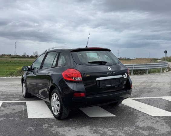 Fier, Shitet Renault Clio 1.2 Benzinë – 2009 Ekonomike dhe e mirëmbajtur! Benzin, e zeze manuale 249.000 km 2.800 €