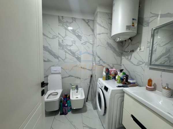 Tirane, shitet apartament 2+1+Ballkon , 94 m² 165.000 € (Selite)