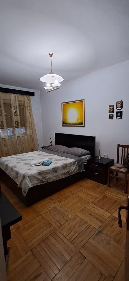Tirane, jepet me qera apartament 3+1+Aneks Kati 5, 650 € (pazari i ri)