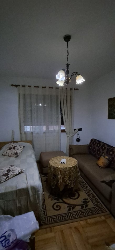 Tirane, jepet me qera apartament 3+1+Aneks Kati 5, 650 € (pazari i ri)