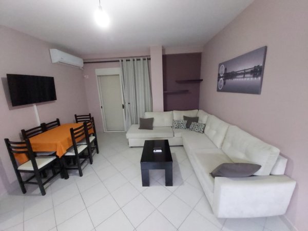 Tirane, jepet me qera apartament 2+1+Aneks+Ballkon Kati 7, 75 m² 450 € (astir)