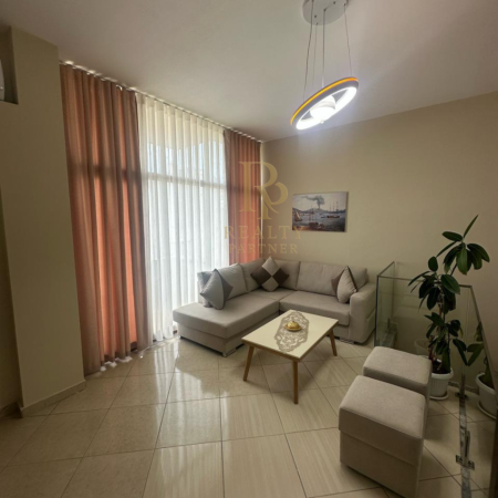 Tirane, jepet me qera apartament 2+1+Ballkon Kati 3, 135 m² 500 € (Sauk)