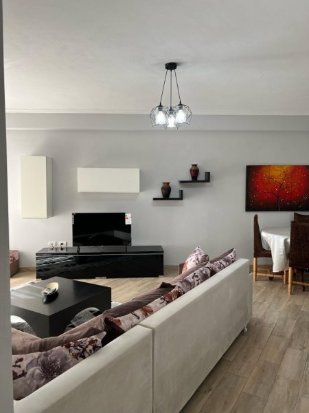 Tirane, jepet me qera apartament 2+1 Kati 7, 100 m² 500 € (Astir)