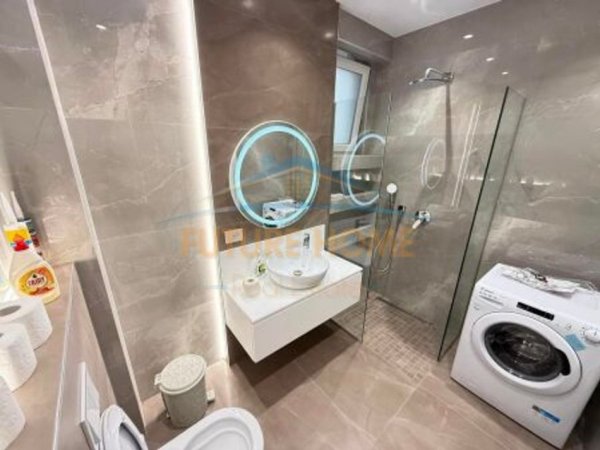 Tirane, shitet apartament 2+1+2+ Ballkon+ 2 Poste Parkimi,   Kati 3, 104 m² 300.000 € (Liqeni i Thate, Kompleksi FZ)