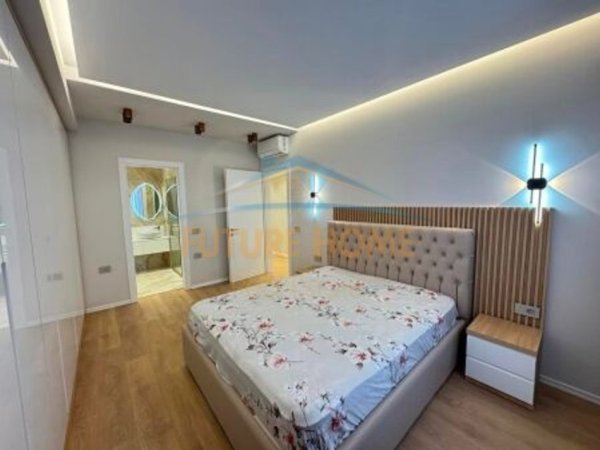 Tirane, shitet apartament 2+1+2+ Ballkon+ 2 Poste Parkimi,   Kati 3, 104 m² 300.000 € (Liqeni i Thate, Kompleksi FZ)