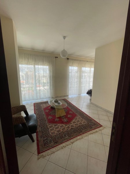 Tirane, jepet me qera apartament 2+1+Ballkon Kati 8, 100 m² 700 € (Dritan Hoxha)