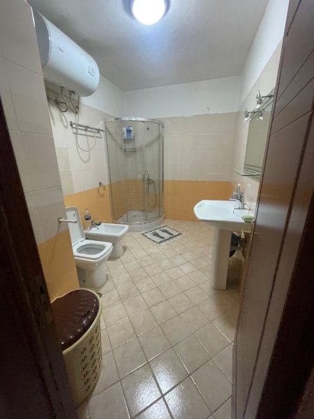 Tirane, jepet me qera apartament 2+1+Ballkon Kati 8, 100 m² 700 € (Dritan Hoxha)