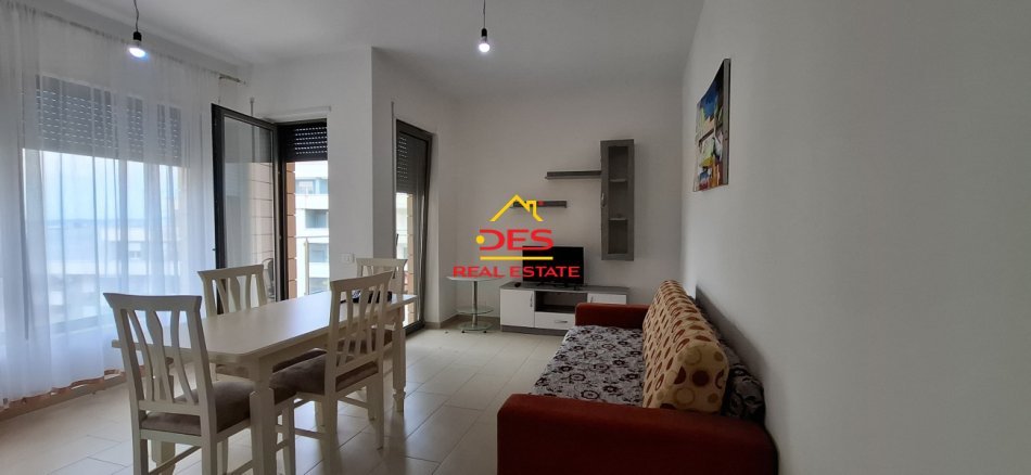 Vlore, jepet me qera apartament 1+1+Ballkon Kati 2, 70 m² 500 € (Rruga Aleksandër Moisiu)