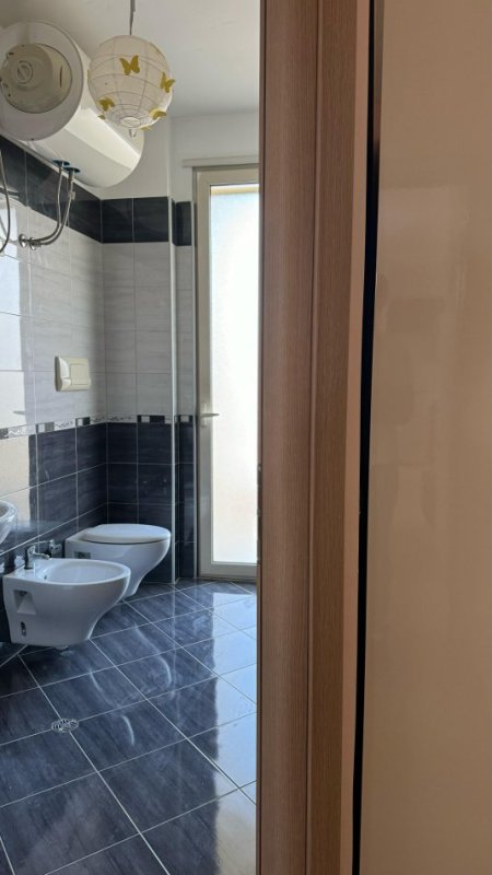 Shqiperi, jepet me qera apartament 2+1 Kati 3, 80 m² 650 € (RRUGA PETI)