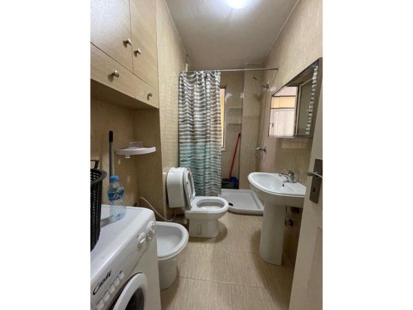 Tirane, jepet me qera apartament 1+1+Ballkon Kati 4, 73 m² 450 € (don bosko)
