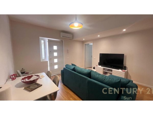 Tirane, jepet me qera apartament 1+1 Kati 2, 90 m² 600 € (Rruga Mihal Grameno)
