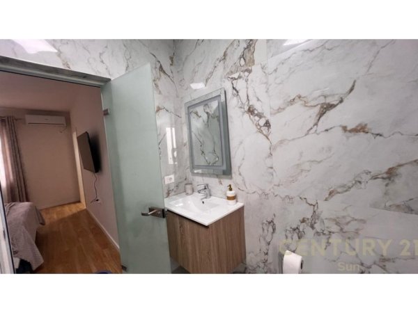 Tirane, jepet me qera apartament 1+1 Kati 2, 90 m² 600 € (Rruga Mihal Grameno)
