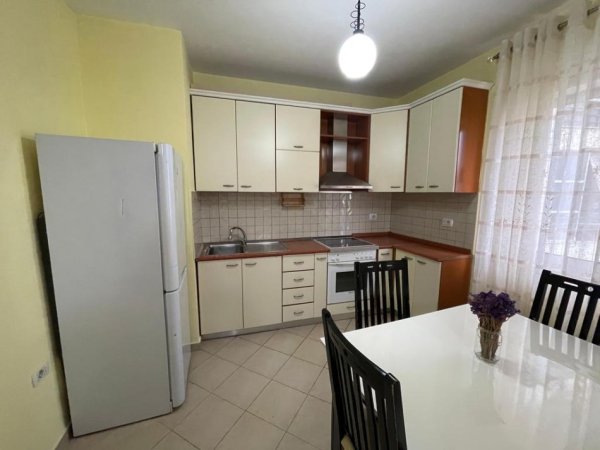 Tirane, jepet me qera apartament 1+1 Kati 4, 90 m² 450 € (Don Bosko)