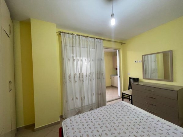 Tirane, jepet me qera apartament 1+1 Kati 4, 90 m² 450 € (Don Bosko)