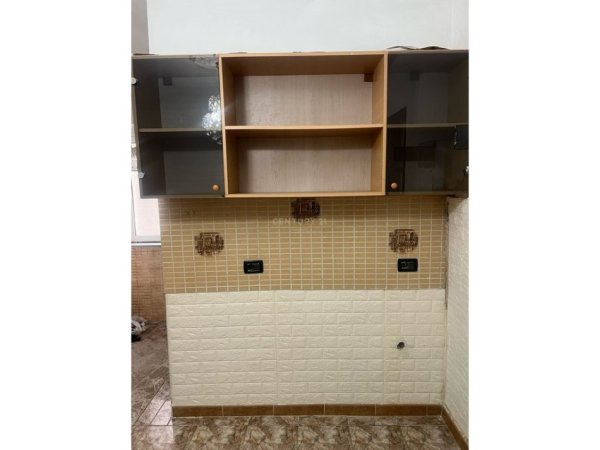 Tirane, jepet me qera apartament 1+1 Kati 1, 90 m² 450 € (Rruga Fortuzi)