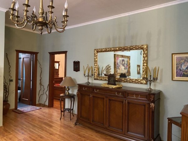 Tirane, jepet me qera Vile 2 Katshe Kati 0, 131 m² 1.100 € (ISLAM ALLA , TIRANE)