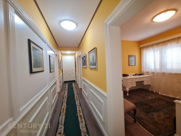 Tirane, jepet me qera apartament 2+1 Kati 1, 120 m² 800 € (Kinostudio)