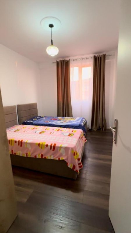 Tirane, jepet me qera apartament 2+1+Ballkon Kati 4, 87 m² 450 € (Shkoze)
