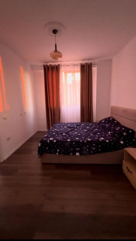 Tirane, jepet me qera apartament 2+1+Ballkon Kati 4, 87 m² 450 € (Shkoze)